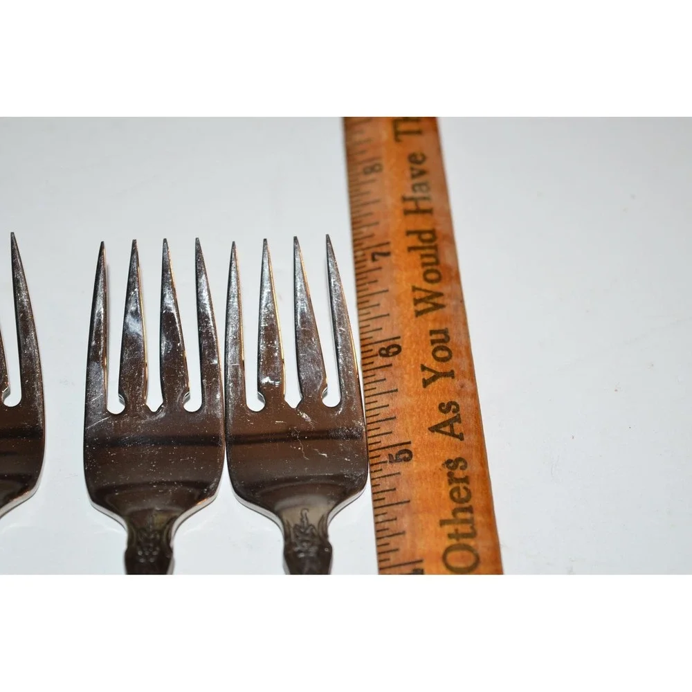 Oneida Raphael Set of 4 Salad Fork Set Distinction Deluxe‎ HH 6.75